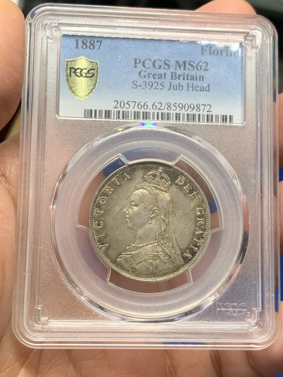 《竞宝斋》第239场-周日，周一 年终拍场 (全场包邮) NGC MS62 英国1887年维多利亚1佛洛林银币 传世五彩包浆 低评 值得入手