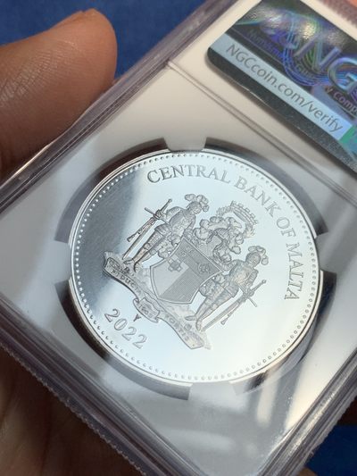 《竞宝斋》第239场-周日，周一 年终拍场 (全场包邮) 首期NGC-PF70 马耳他发行的伊丽莎白登基70周年铂金禧纪念银币-10欧（发行量2000枚） 盒证齐全 28.28g 38.61mm 925银