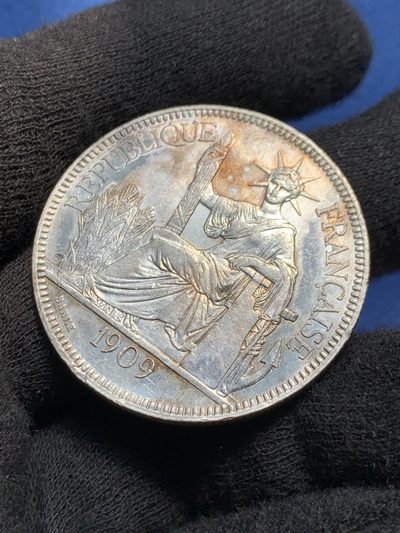 《竞宝斋》第239场-周日，周一 年终拍场 (全场包邮) 法属印支坐洋1909年1皮阿斯特银币 底板带光 状态不错 年份不多见