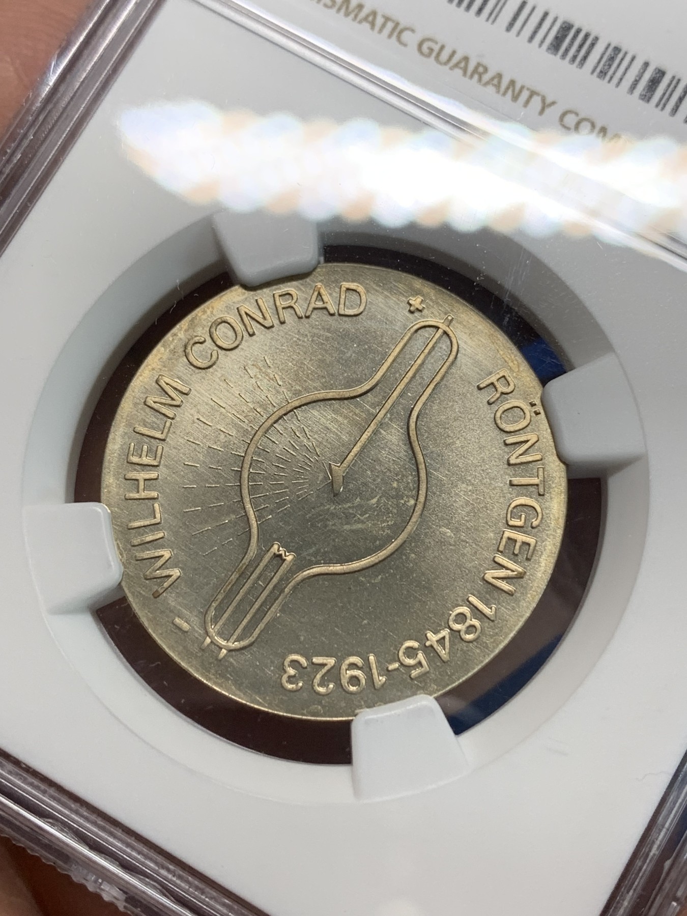 《竞宝斋》第240场-周日，周一 年终尾场 (全场包邮) NGC-MS66 东德1970年 5马克 伦琴纪念镍币 正面为伦琴射线管