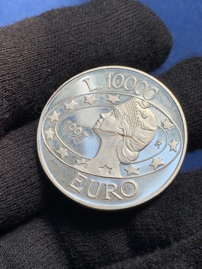 《竞宝斋》第239场-周日，周一 年终拍场 (全场包邮) 1997圣马力诺10000里拉银币 22克