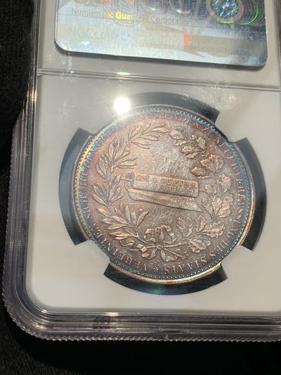 《竞宝斋》第239场-周日，周一 年终拍场 (全场包邮) NGC-MS62 1831S 德意志萨克森邦国新宪法纪念泰勒银币 浓厚黑包浆 背面的宪法卷轴 环五彩转光 美轮美奂 不可错过