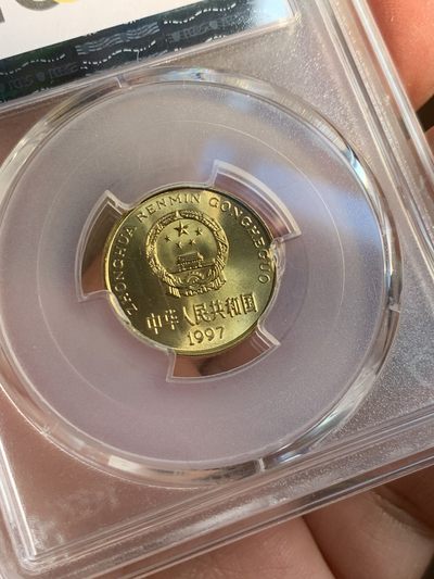 《竞宝斋》第239场-周日，周一 年终拍场 (全场包邮) PCGS MS67闪电标 1997 梅花五角 闪电标无养护绝品 卷拆状态金光闪闪