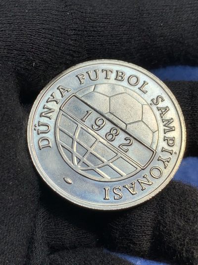 《竞宝斋》第239场-周日，周一 年终拍场 (全场包邮) 1982土耳其100里拉世界杯克朗型纪念镍币