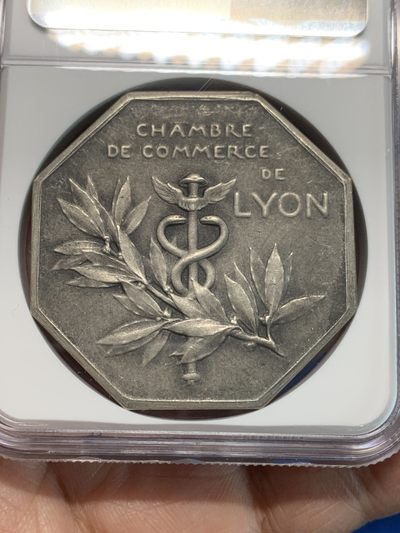 《竞宝斋》第239场-周日，周一 年终拍场 (全场包邮) NGC MS62 法国纺织天使大版八角银质代币 罗蒂作品 42mm大规格