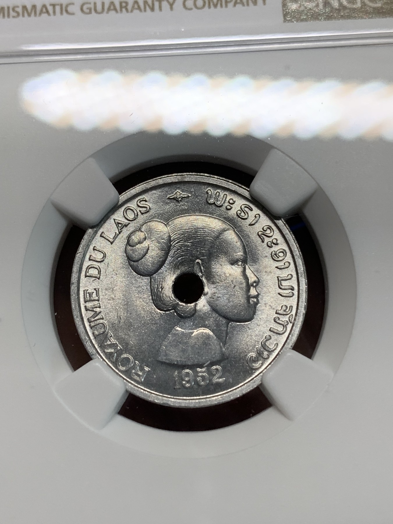 《竞宝斋》第240场-周日，周一 年终尾场 (全场包邮) NGC MS64 老挝1952年10分，民族妇女经典设计好光可收藏！