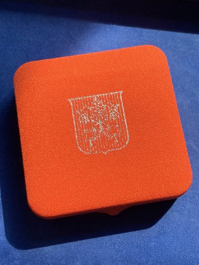 《竞宝斋》第239场-周日，周一 年终拍场 (全场包邮) 梵蒂冈2016年-教宗本笃十六世（天使降临）精制纪念币-5欧（发行量5500枚） 盒证齐全 18g 32mm 925银