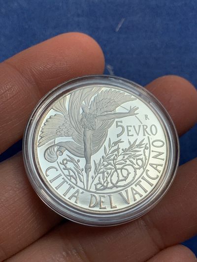 《竞宝斋》第239场-周日，周一 年终拍场 (全场包邮) 梵蒂冈2016年-教宗本笃十六世（天使降临）精制纪念币-5欧（发行量5500枚） 盒证齐全 18g 32mm 925银