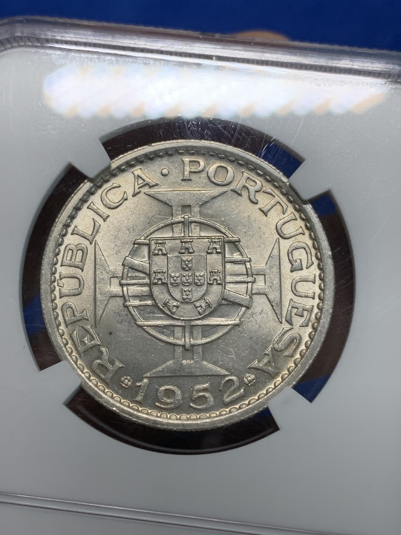 《竞宝斋》第240场-周日，周一 年终尾场 (全场包邮) NGC-MS63 中国澳门 1952年5元银币 葡属殖民风情 上海严评 性价比高