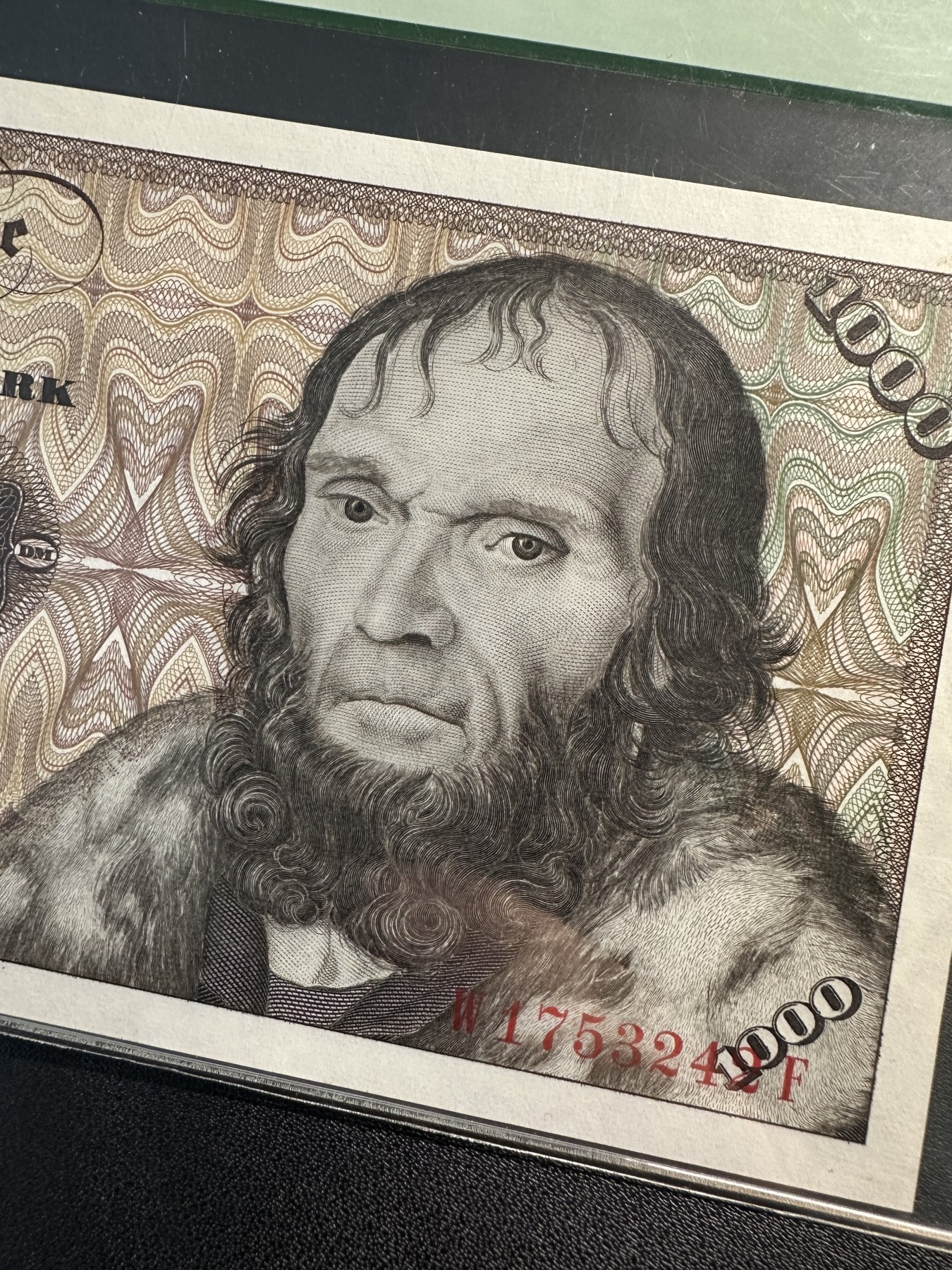 《外钞收藏家》第三百三十六期 1977年德国1000马克 舍纳 pcgs绿标66 品相非常好 PMG66以上品质