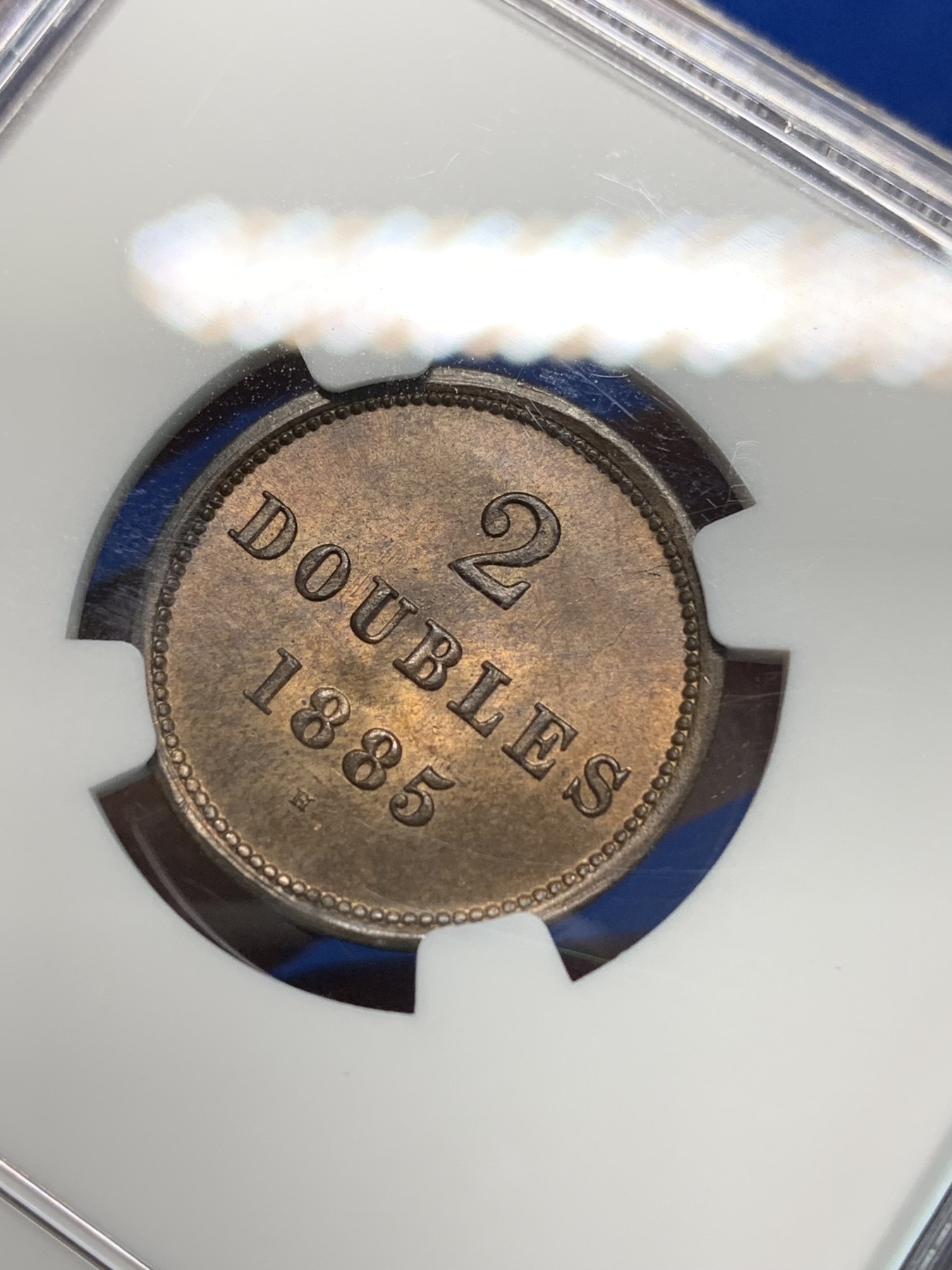 《竞宝斋》第240场-周日，周一 年终尾场 (全场包邮) NGC MS66RB 1885年根西喜顿厂【H厂】3叶雄狮版2道布极高分铜币