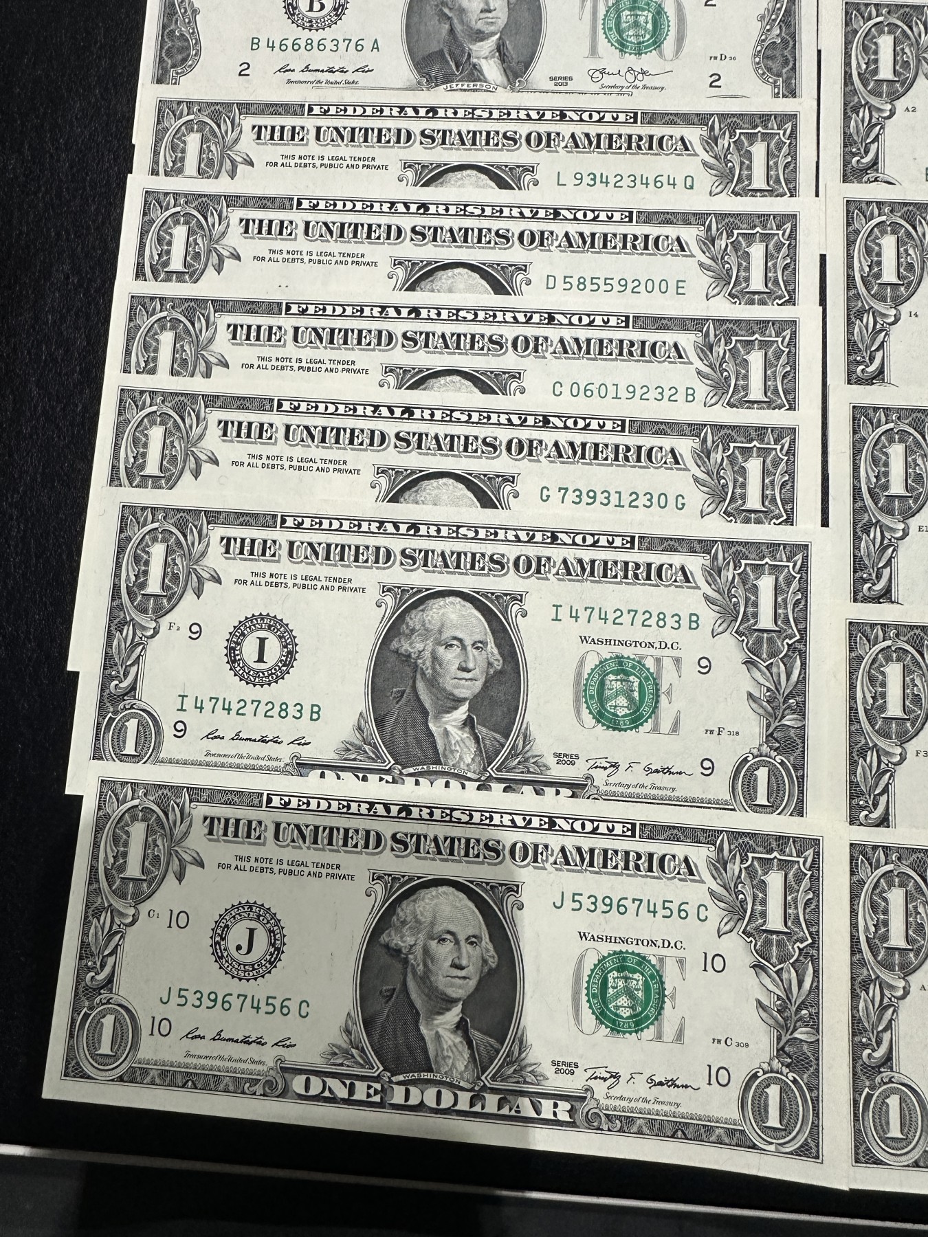 《外钞收藏家》第三百三十六期 新西兰两张+1美元12局+另外3张美元 一共17张 2美元有折 有几个有潮 其他全新