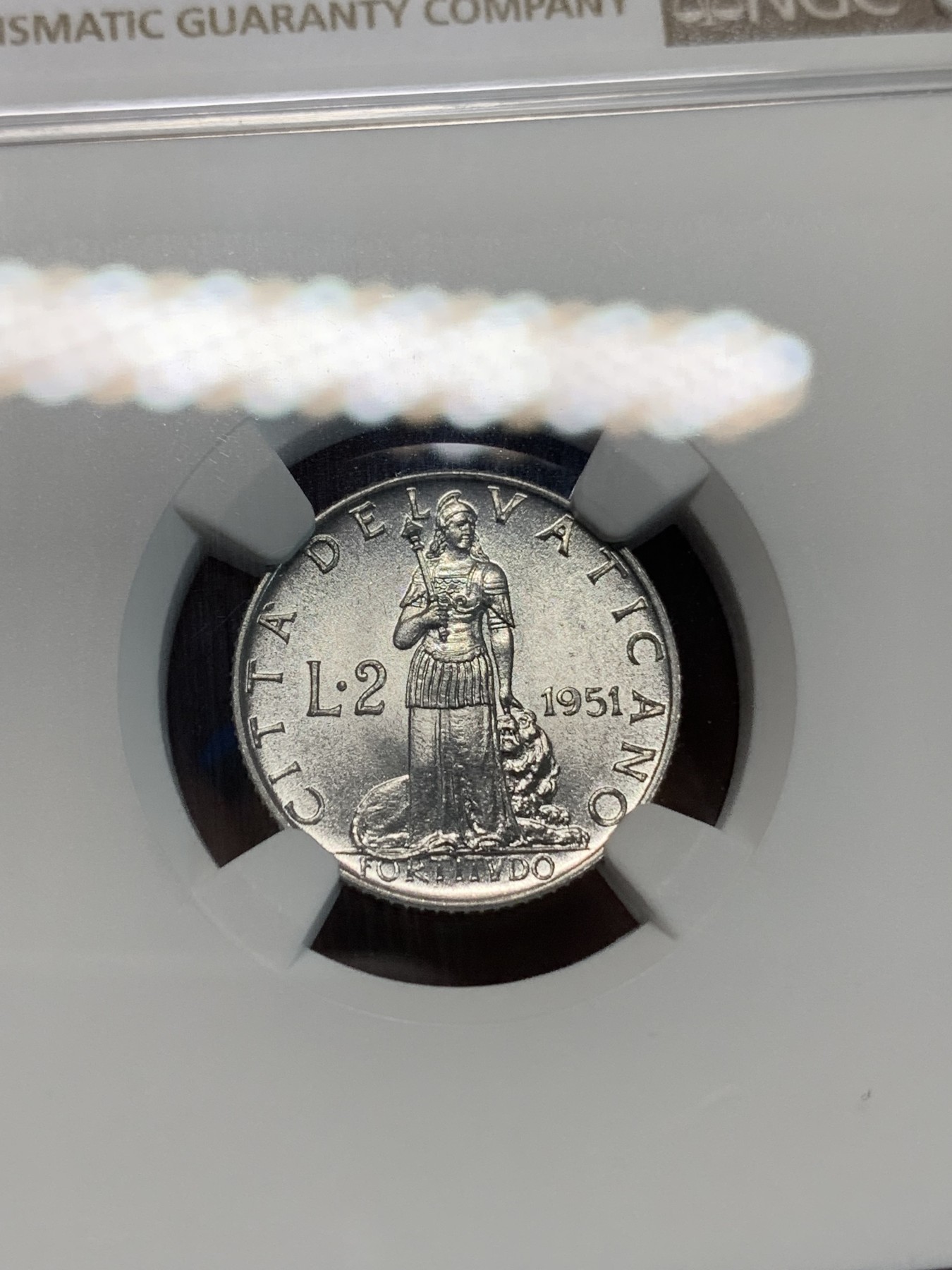 《竞宝斋》第240场-周日，周一 年终尾场 (全场包邮) NGC MS65 梵蒂冈1951年2里拉，高分好光泽可收藏！