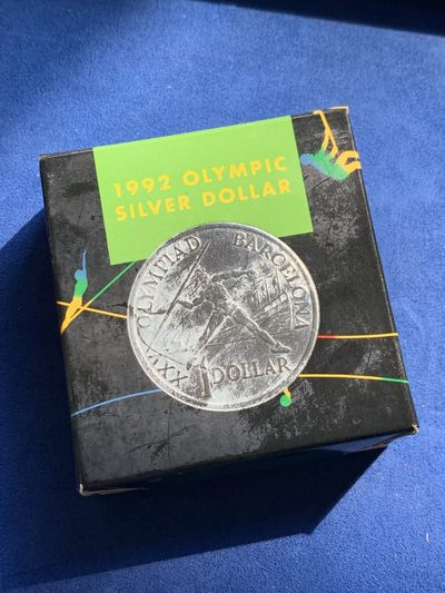 《竞宝斋》第239场-周日，周一 年终拍场 (全场包邮) 澳大利亚1992年奥运会标枪银币 盒证齐全