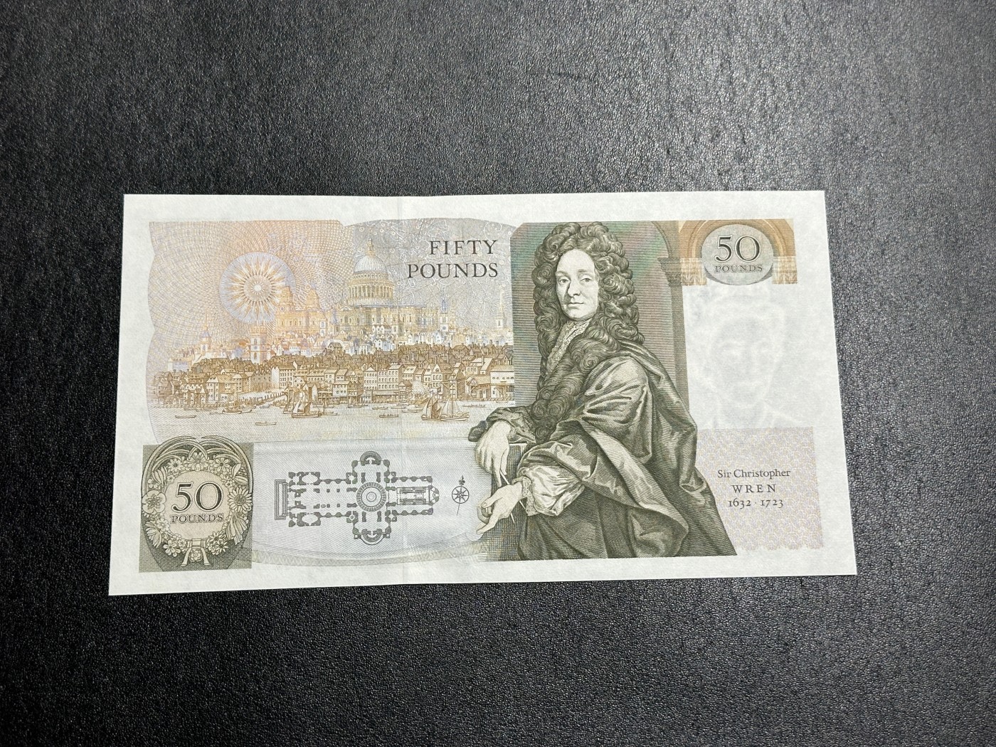 《外钞收藏家》第三百三十六期 英国D序列50镑 全新UNC 无47 靓号 首签