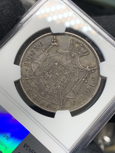 《竞宝斋》第239场-周日，周一 年终拍场 (全场包邮) NGC XF45 1814M法国占领意大利王国拿破仑一世5里拉银币，实物细节很好，深打制发丝盾徽清晰，老黑彩包浆，AU的状态。1814为关门年份，仅有M厂米兰铸造，数量仅10万，为战争期间好品罕见，此年拿破仑战败被流放，很有历史意义。