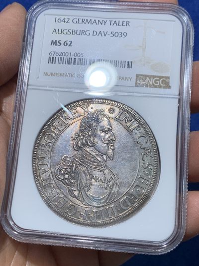 《竞宝斋》第239场-周日，周一 年终拍场 (全场包邮) NGC MS62 德国德意志奥格斯堡1642年城市景观泰勒银币 持续上涨的品种！