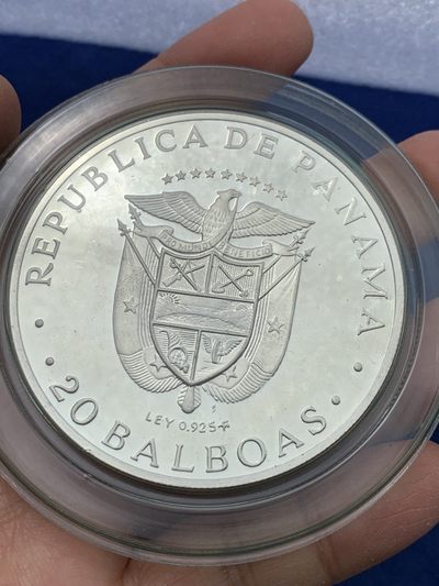 《竞宝斋》第239场-周日，周一 年终拍场 (全场包邮) 巴拿马1975年20玻利瓦尔精制Proof大型银币，重达130克，含银925，带盒