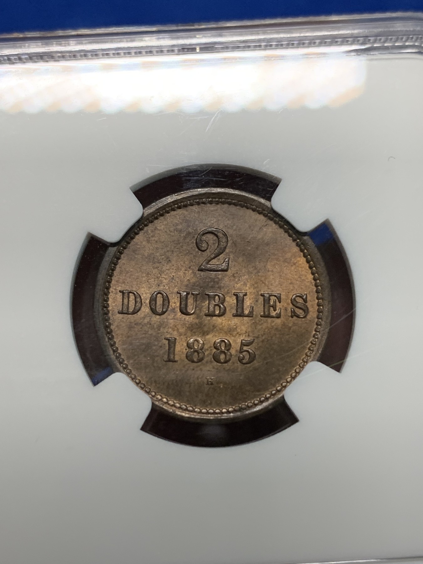 《竞宝斋》第240场-周日，周一 年终尾场 (全场包邮) NGC MS66RB 1885年根西喜顿厂【H厂】3叶雄狮版2道布极高分铜币