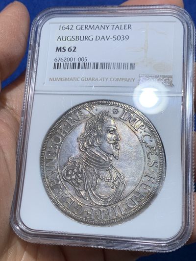 《竞宝斋》第239场-周日，周一 年终拍场 (全场包邮) NGC MS62 德国德意志奥格斯堡1642年城市景观泰勒银币 持续上涨的品种！
