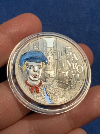 《竞宝斋》第239场-周日，周一 年终拍场 (全场包邮) 法国2002年雨果著名悲惨世界加图什彩色银币 带盒