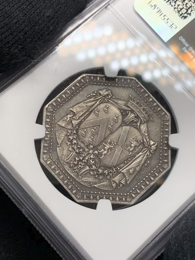 《竞宝斋》第239场-周日，周一 年终拍场 (全场包邮) NGC MS61 法国八角银质代币，皇家婚姻，小名誉品三个小天使，状态非常好，黑色包浆难得