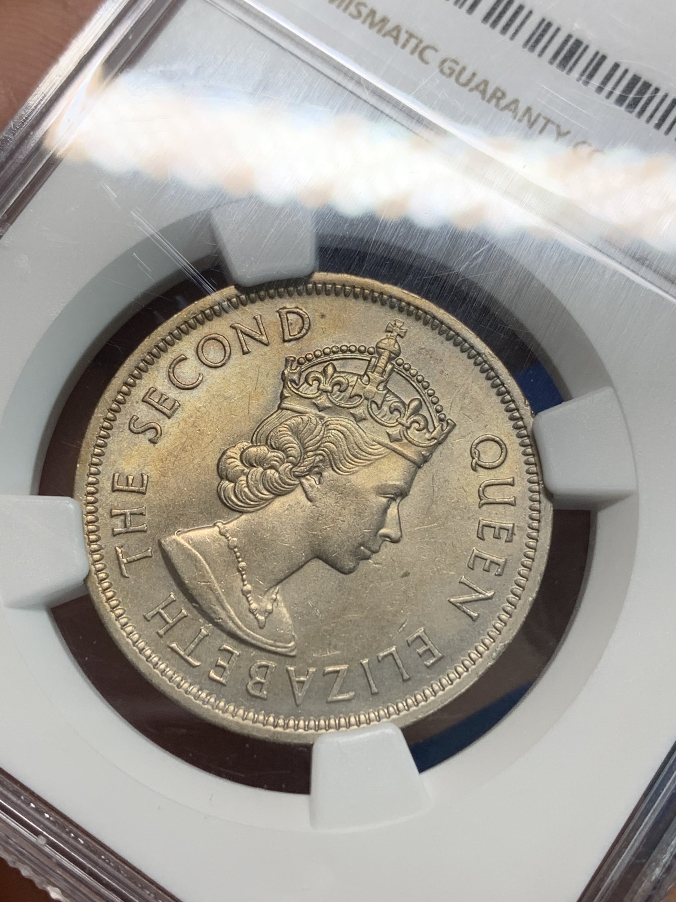 《竞宝斋》第240场-周日，周一 年终尾场 (全场包邮) NGC MS63 香港1960年大一元镍币 尖冠版女皇头像 首年发行 有漂亮的黄油包浆