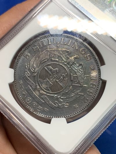 《竞宝斋》第239场-周日，周一 年终拍场 (全场包邮) NGC-AUD 南非名誉名大统领 1892年 首年发行5先令 背面小推车单杆 黑包浆 发行量14000