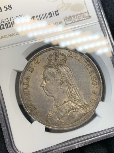 《竞宝斋》第239场-周日，周一 年终拍场 (全场包邮) NGC-AU58 英国 1887年 维多利亚 高冠马剑1克朗银币