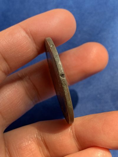 《竞宝斋》第239场-周日，周一 年终拍场 (全场包邮) 法国路易十四1645年孩版埃居大银 通体黑包浆 打制深邃 细节见图 21.43克 有偷银