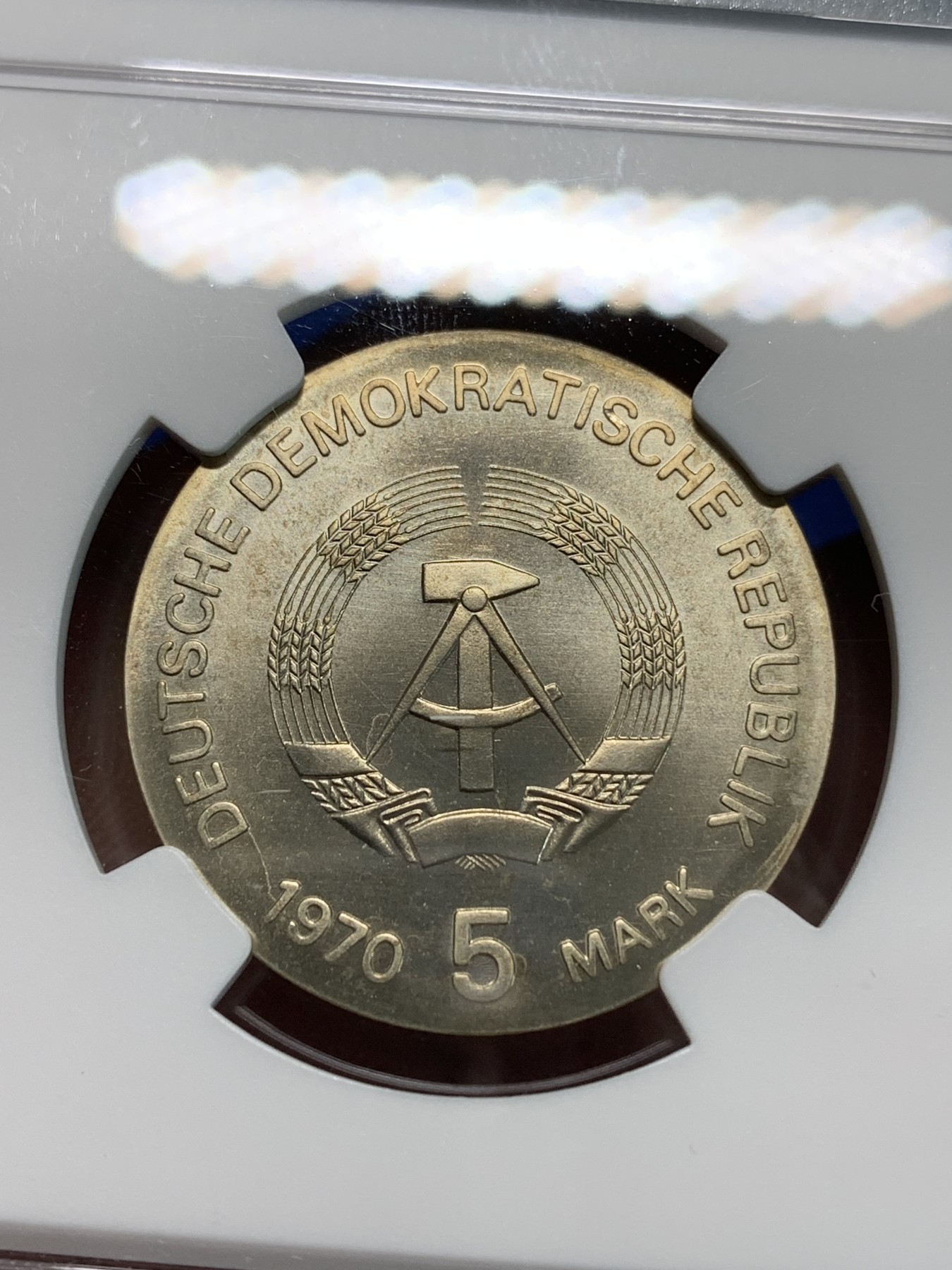 《竞宝斋》第240场-周日，周一 年终尾场 (全场包邮) NGC-MS66 东德1970年 5马克 伦琴纪念镍币 正面为伦琴射线管