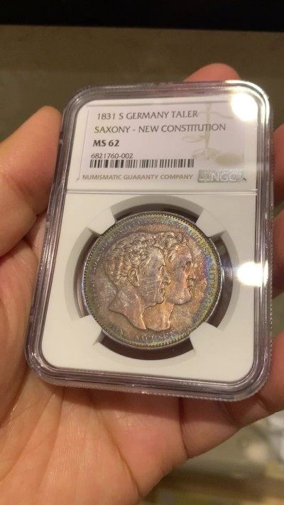 《竞宝斋》第239场-周日，周一 年终拍场 (全场包邮) NGC-MS62 1831S 德意志萨克森邦国新宪法纪念泰勒银币 浓厚黑包浆 背面的宪法卷轴 环五彩转光 美轮美奂 不可错过