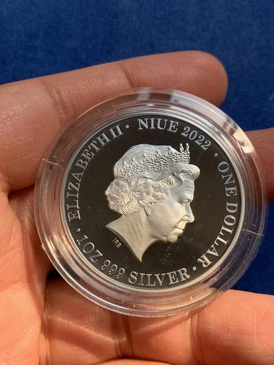 《竞宝斋》第239场-周日，周一 年终拍场 (全场包邮) 纽埃2022年-澳大利亚夜间系列5-谷仓猫头鹰钌化精制银币-1澳元（发行量1000枚） 盒证齐全 1盎司999银 38.61mm