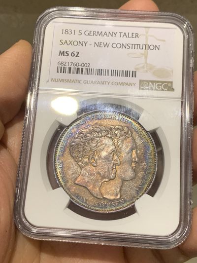 《竞宝斋》第239场-周日，周一 年终拍场 (全场包邮) NGC-MS62 1831S 德意志萨克森邦国新宪法纪念泰勒银币 浓厚黑包浆 背面的宪法卷轴 环五彩转光 美轮美奂 不可错过