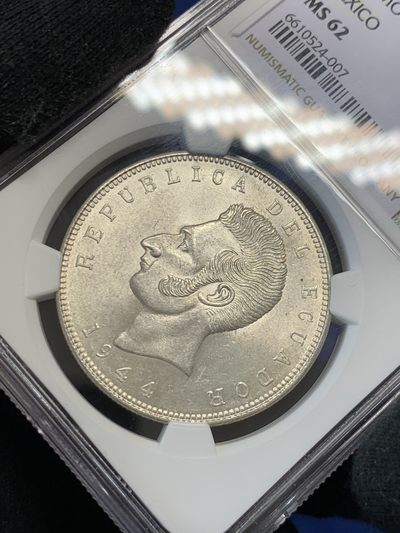 《竞宝斋》第239场-周日，周一 年终拍场 (全场包邮) NGC-MS62 1944年厄瓜多尔5苏克雷银币，墨西哥铸造。原汁原味老包浆，包浆醇厚，打制精美，车轮十字光，略为低评，状态和品质秒杀大部分MS63。