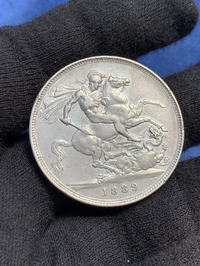 《竞宝斋》第239场-周日，周一 年终拍场 (全场包邮) 英国1889年老维高冠马剑克朗大银币