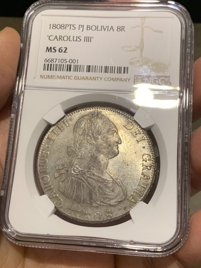 《竞宝斋》第239场-周日，周一 年终拍场 (全场包邮) NGC-MS62 玻利维亚 1808年 卡洛斯四世 8里亚尔银币 灰色五彩包浆 压力十足 底板PL感 状态非常好