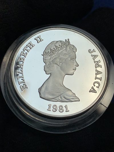 《竞宝斋》第239场-周日，周一 年终拍场 (全场包邮) 牙买加1981年查尔斯王子戴安娜王妃结婚纪念10元精制大银币