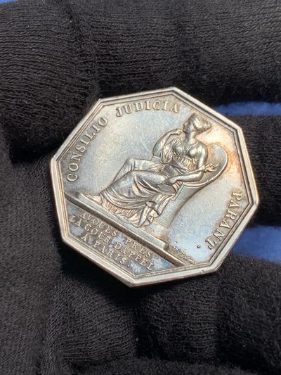 《竞宝斋》第239场-周日，周一 年终拍场 (全场包邮) 法国巴黎上诉法院八角银质代币，早期无边铭，14.8克