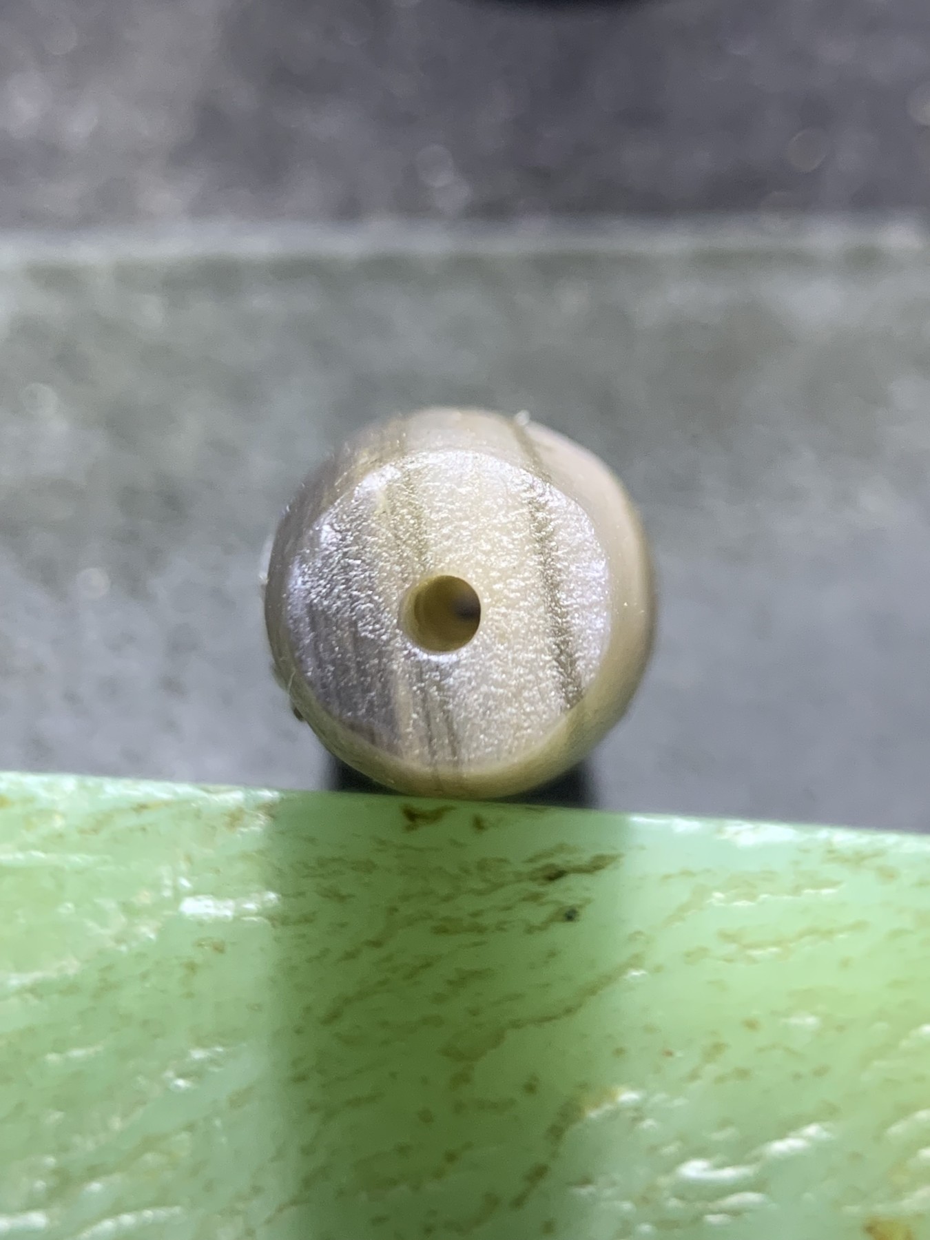 精美亚光高玉化巴西玛瑙手工俏色巧雕厚德载物，禅字桶珠一个！