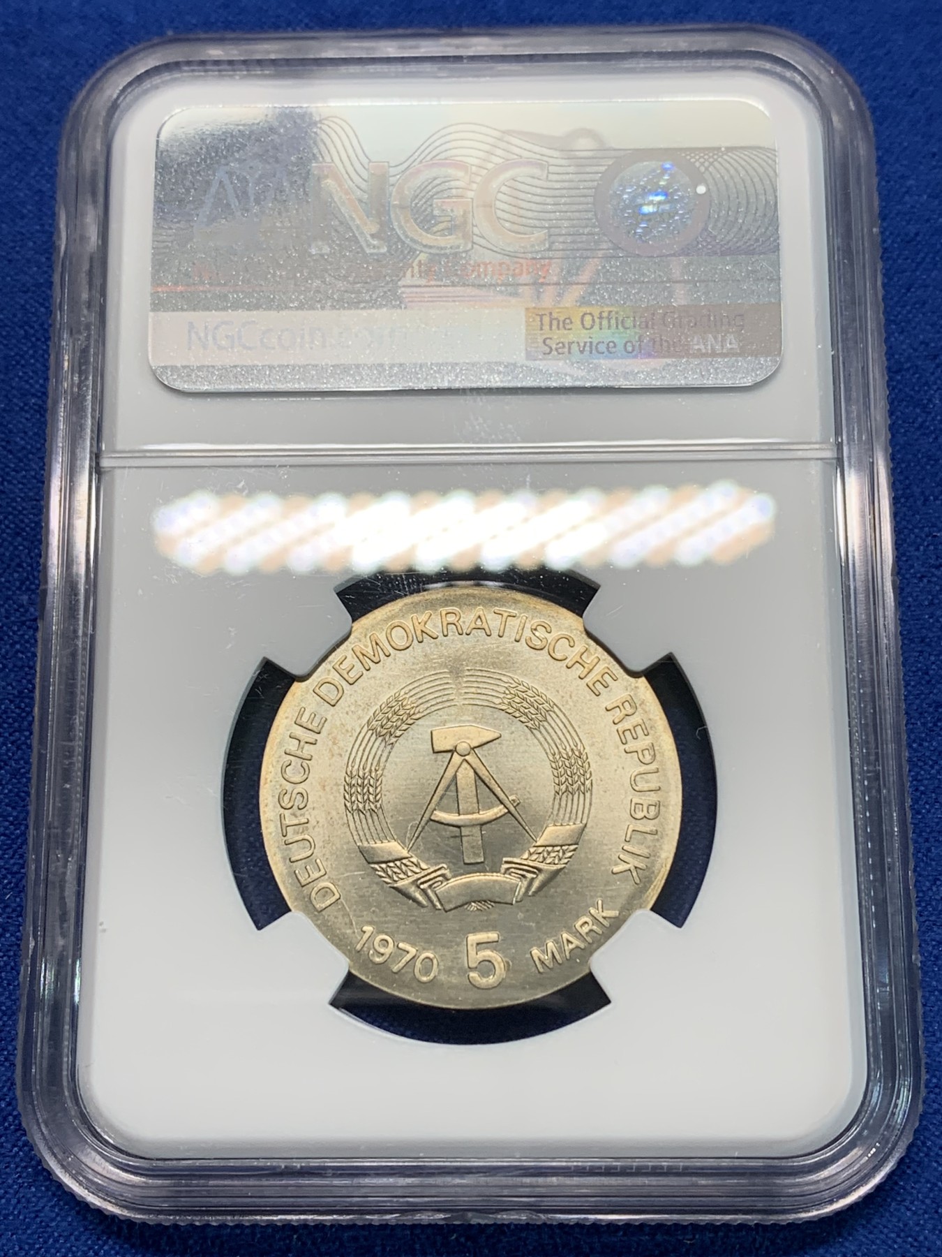 《竞宝斋》第240场-周日，周一 年终尾场 (全场包邮) NGC-MS66 东德1970年 5马克 伦琴纪念镍币 正面为伦琴射线管