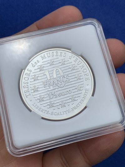 《竞宝斋》第239场-周日，周一 年终拍场 (全场包邮) 法国1996年-卢浮宫珍藏-戈雅《穿衣的玛哈》10法郎精制币（发行13800枚） 22.2g 37mm 900银