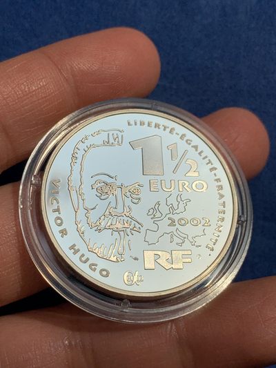 《竞宝斋》第239场-周日，周一 年终拍场 (全场包邮) 法国2002年雨果著名悲惨世界加图什彩色银币 带盒