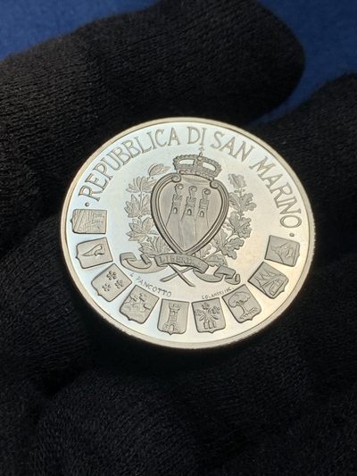 《竞宝斋》第239场-周日，周一 年终拍场 (全场包邮) 1997圣马力诺10000里拉银币 22克