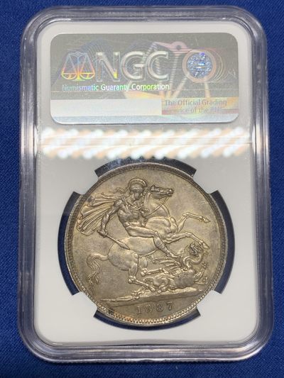 《竞宝斋》第239场-周日，周一 年终拍场 (全场包邮) NGC-AU58 英国 1887年 维多利亚 高冠马剑1克朗银币