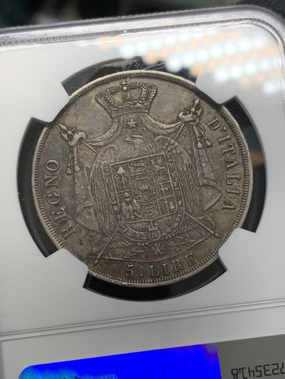 《竞宝斋》第239场-周日，周一 年终拍场 (全场包邮) NGC XF45 1814M法国占领意大利王国拿破仑一世5里拉银币，实物细节很好，深打制发丝盾徽清晰，老黑彩包浆，AU的状态。1814为关门年份，仅有M厂米兰铸造，数量仅10万，为战争期间好品罕见，此年拿破仑战败被流放，很有历史意义。