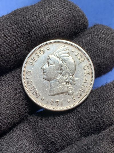 《竞宝斋》第239场-周日，周一 年终拍场 (全场包邮) 多米尼加1951印第安女神半比索银币