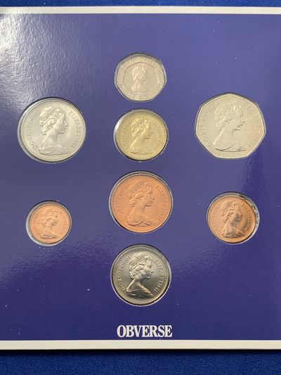《竞宝斋》第239场-周日，周一 年终拍场 (全场包邮) 英国1984年硬币套装，共8枚，青年女王头像，1/2便士发行最后一年