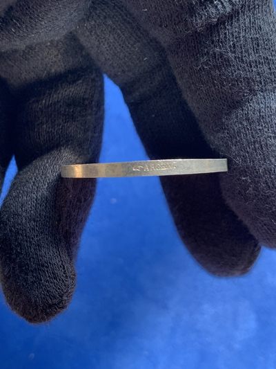 《竞宝斋》第239场-周日，周一 年终拍场 (全场包邮) 法国结婚纪念银章 直径：31.7毫米  重量：14.2克 边铭：手指+银标