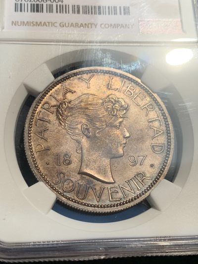 《竞宝斋》第239场-周日，周一 年终拍场 (全场包邮) NGC  MS64 古巴 1897年 女神 1比索银币 双面深彩包浆 1897年古巴独立爱国者在纽约制作的第一枚纪念银币 第一次在钱币上出现古巴盾徽图案 具有非凡意义 热门品种